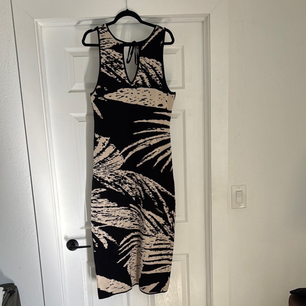 House of Harlow Black and Cream Sleeveless Dress - Picture 3 of 5
